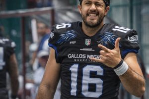 Mike Patiño. nuevo QB de Gallos Negros